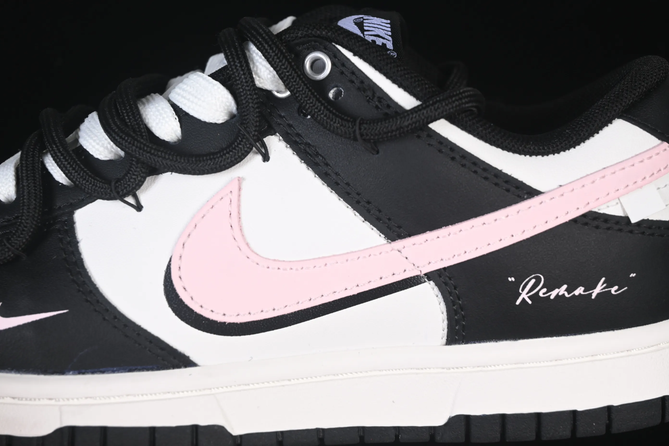 All Categories Nk SB Dunk Series Nk SB Dunk Low High-end Customized Low-top Shoes Nike SB Dunk Low "Just Do it" Valentine's Day Strap Anniversary High-end Customized Low-top Casual Shoes BP0510-050